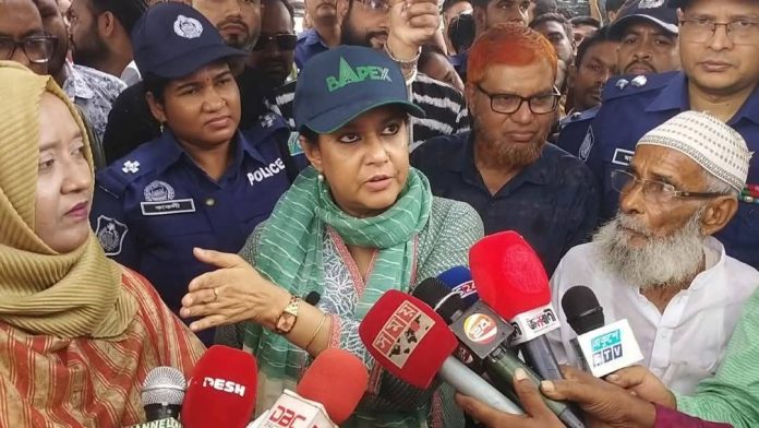 পরিবেশ উপদেষ্টা সৈয়দা রেজওয়ানা হাসান কুড়িগ্রামে তিস্তা তীর সংরক্ষণ কাজ পরিদর্শন করেন। তিনি বলেন, তিস্তা মহাপরিকল্পনাকে গণ-পরিকল্পনায় রূপ দিতে কাজ চলছে।