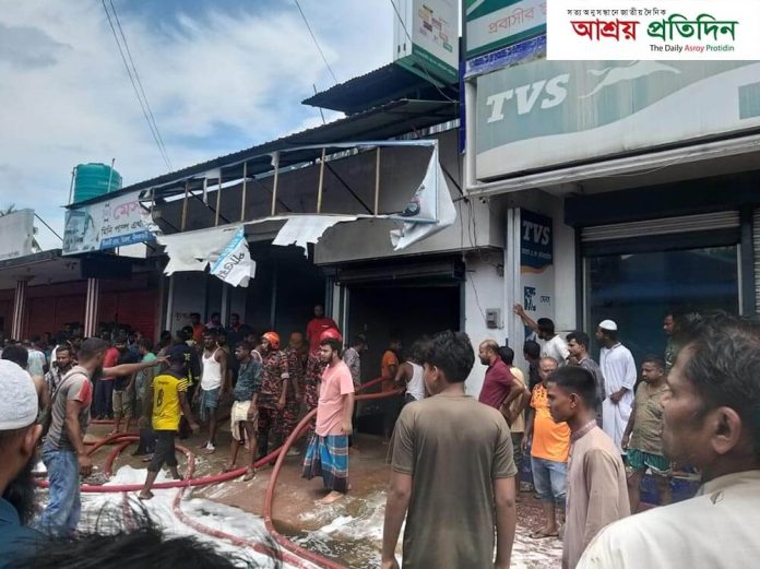 ডিমলায় মিনি পেট্টোল পাম্প বিষ্ফোরনে ভয়াবহ অগ্নিকান্ড