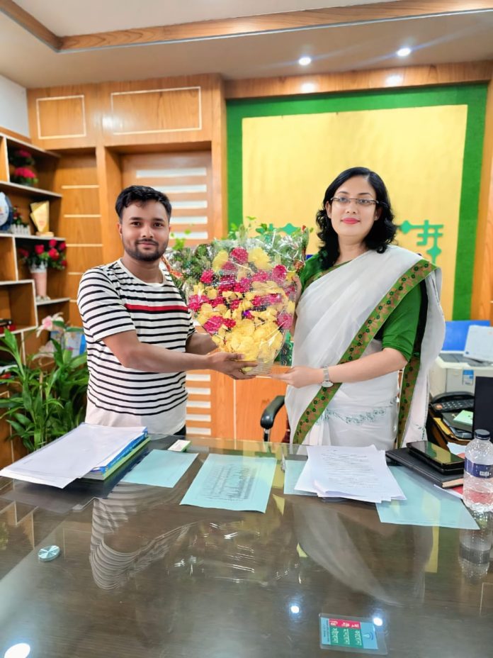 বেলকুচির নবনিযুক্ত ইউএনও মিজ আফরিন জাহানের সঙ্গে আশ্রয় প্রতিদিন পত্রিকার সিরাজগঞ্জ প্রতিনিধি মোঃ সোহরাওয়ার্দী হোসেন সৌজন্য সাক্ষাৎ করেন।